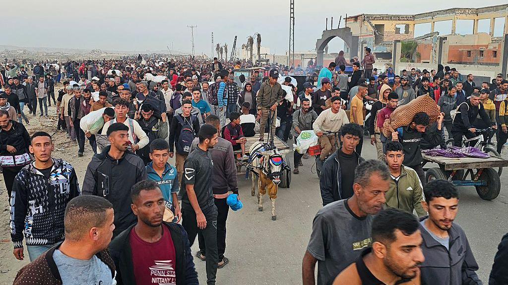 Gaza: Israeli Raid Kills 23 Palestinians Near Aid Site